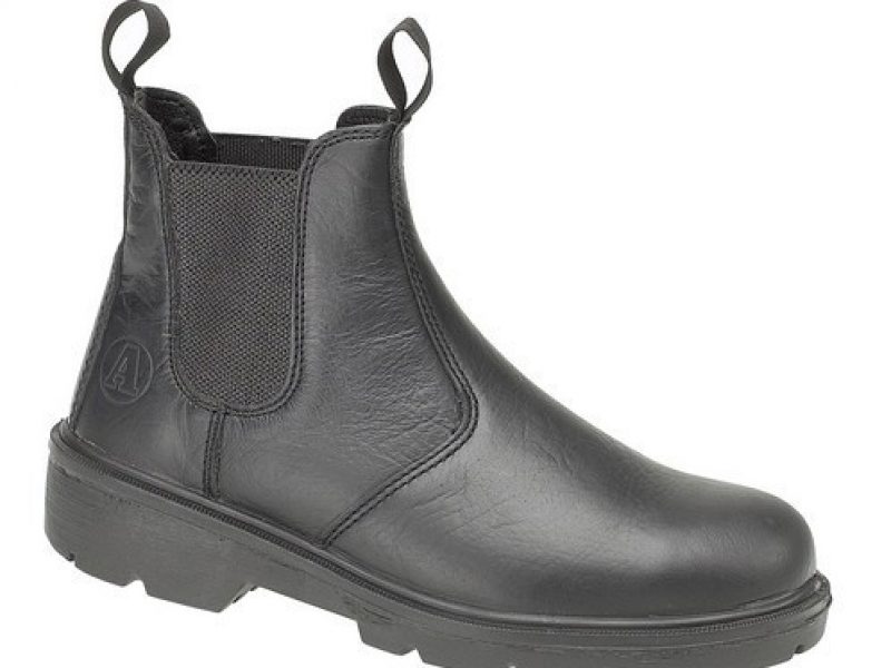 Safety boots